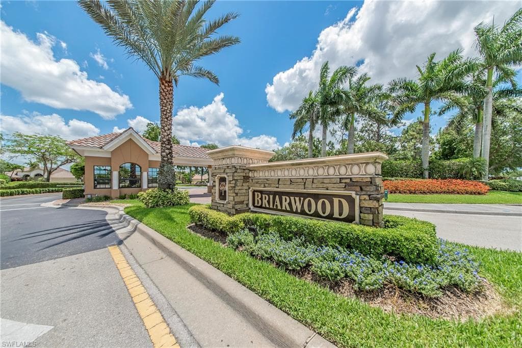 1015 Tivoli LN NAPLES, FL 34104