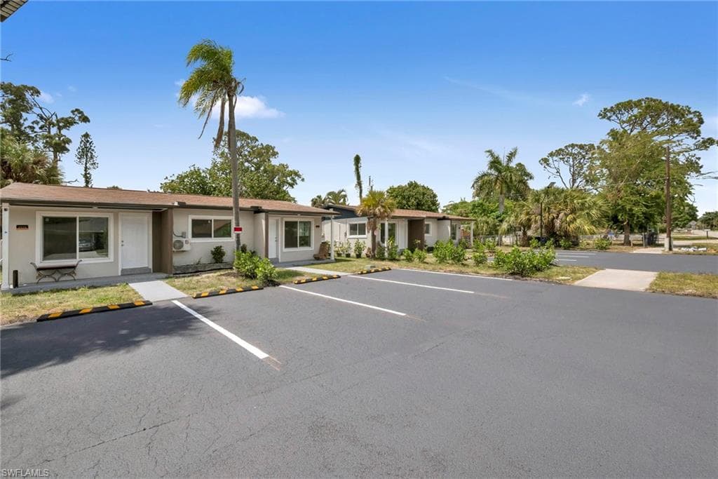 2566-2578 Jackson ST W FORT MYERS, FL 33901
