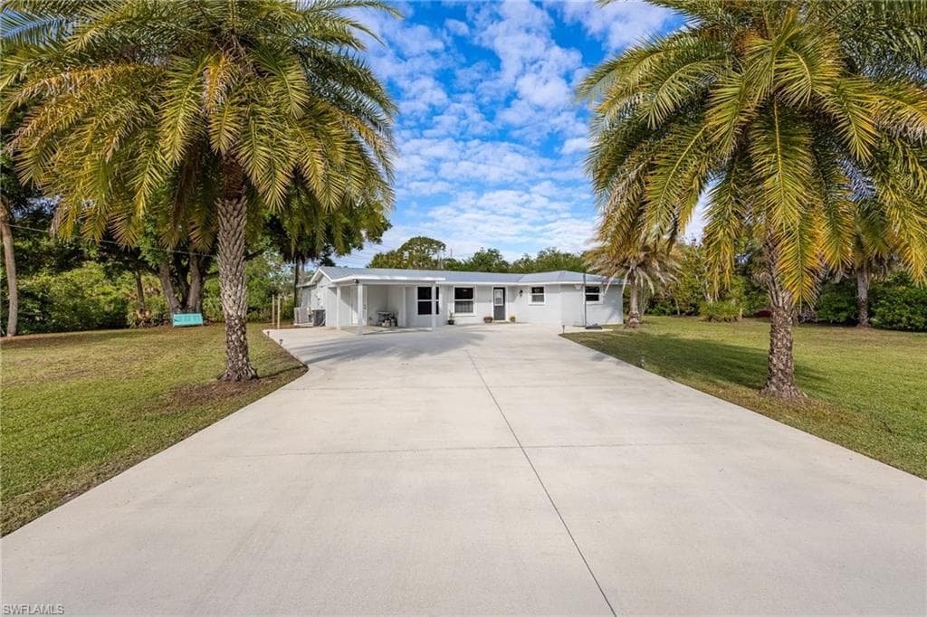 17041 E Lake DR NORTH FORT MYERS, FL 33917