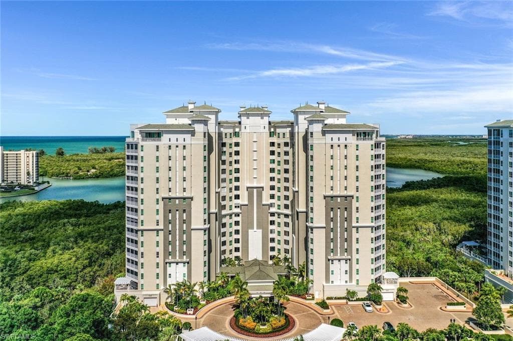 295 Grande WAY 306 NAPLES, FL 34110