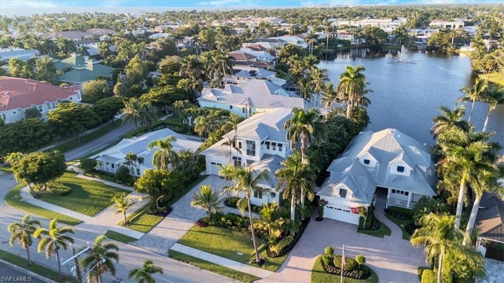 493 8th AVE S NAPLES, FL 34102