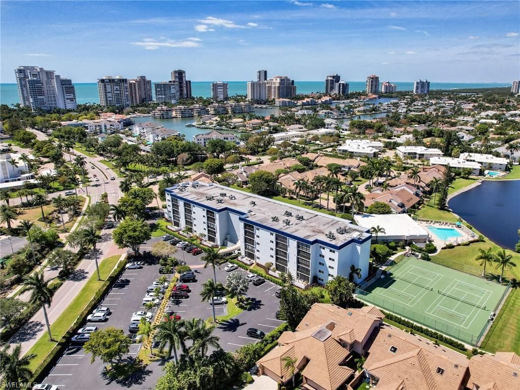 555 Park Shore DR B205 NAPLES, FL 34103