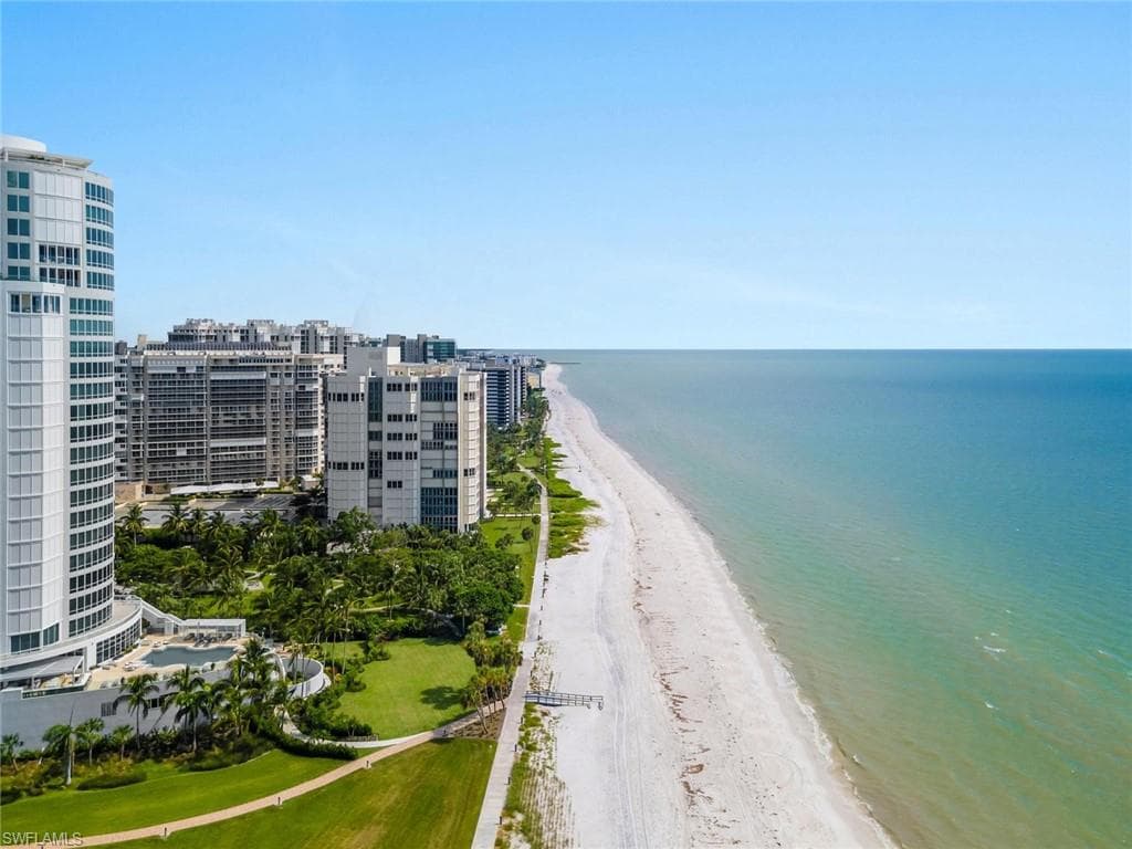 555 Park Shore DR B302 NAPLES, FL 34103