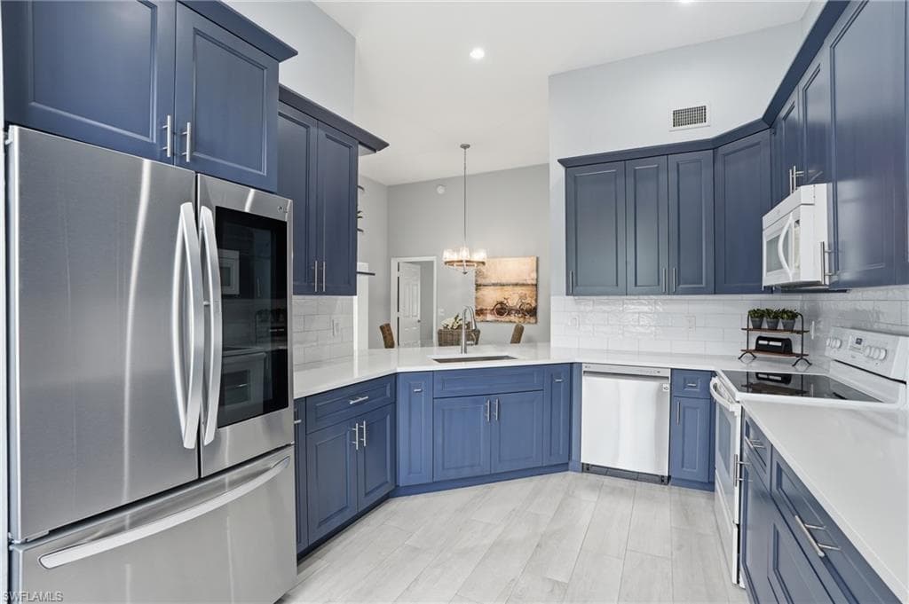 637 Beachwalk CIR E202 NAPLES, FL 34108