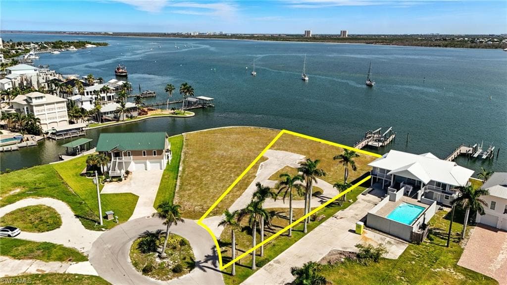 655 Matanzas CT FORT MYERS BEACH, FL 33931
