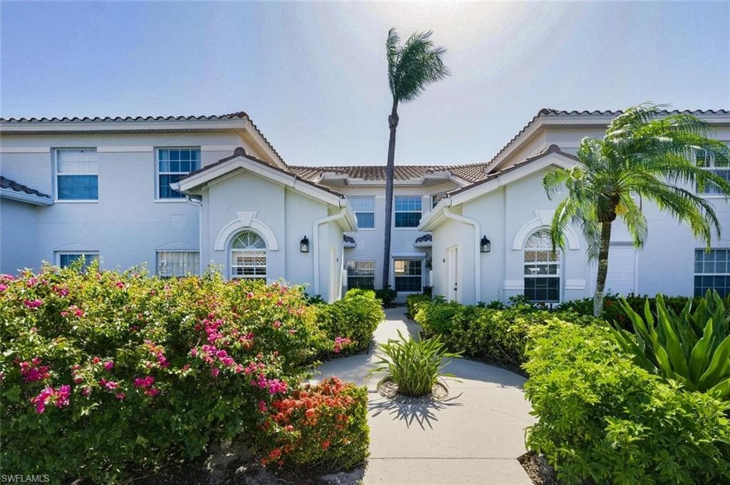 6808 Satinleaf RD S 202 NAPLES, FL 34109