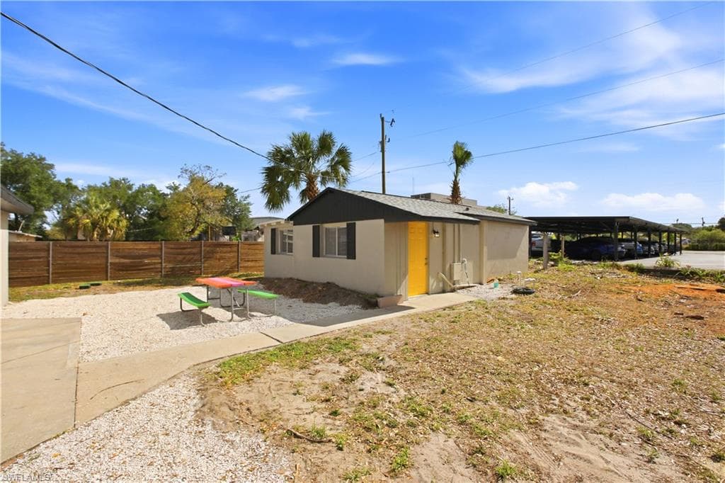 1640 Daniels DR B NORTH FORT MYERS, FL 33917