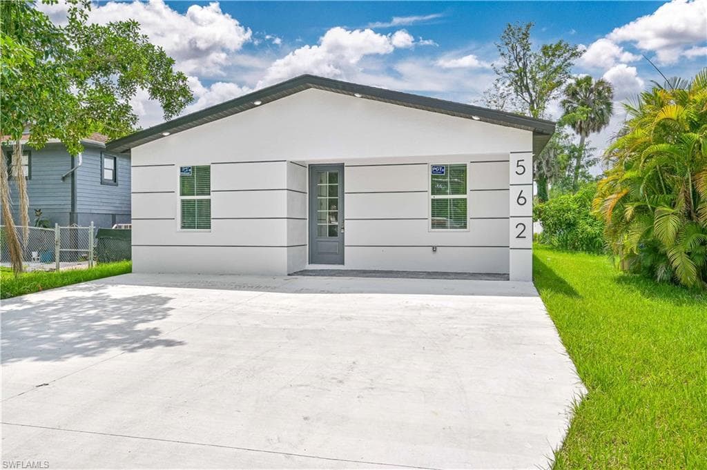 2219 Carver AVE FORT MYERS, FL 33916