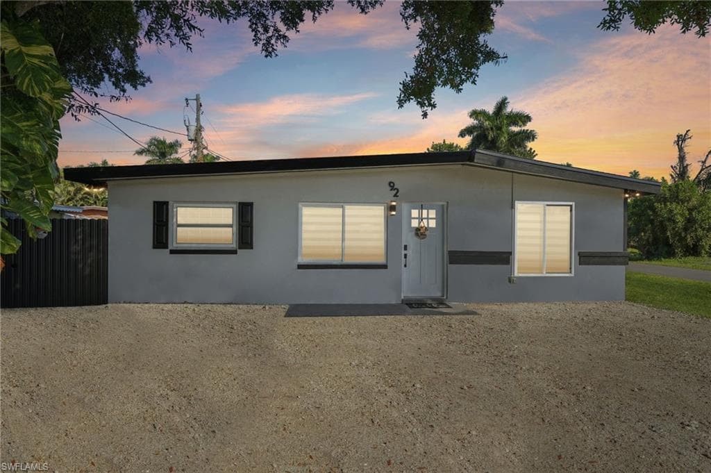92 Oak ST NORTH FORT MYERS, FL 33903