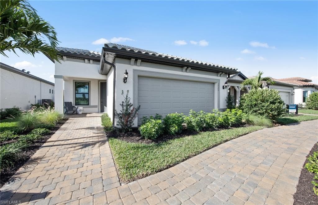 2114 Sequoia CT NAPLES, FL 34120