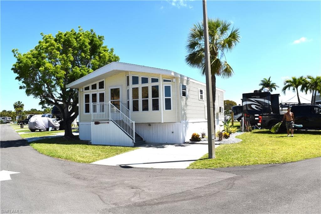 19681 Summerlin RD 253 FORT MYERS, FL 33908
