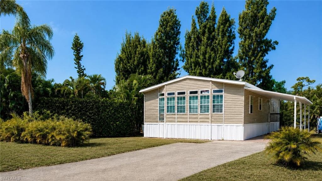 20472 Luettich LN ESTERO, FL 33928