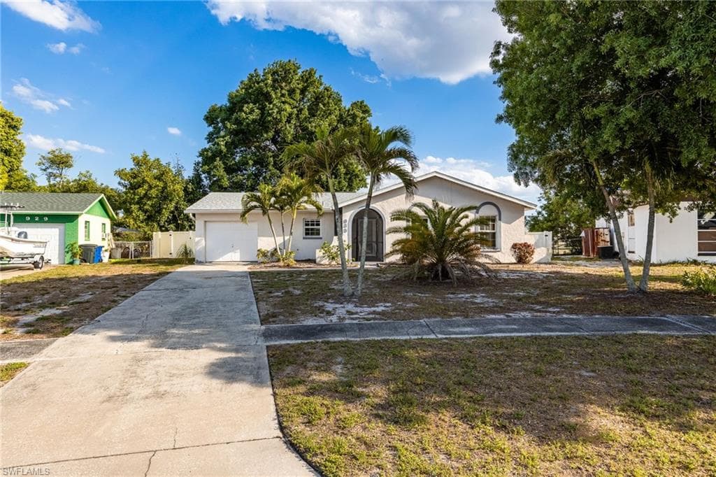 935 Hearty ST NORTH FORT MYERS, FL 33903
