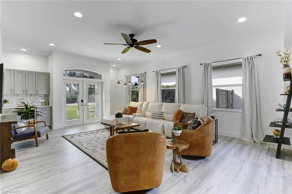 10842 Vanderbilt DR NAPLES, FL 34108