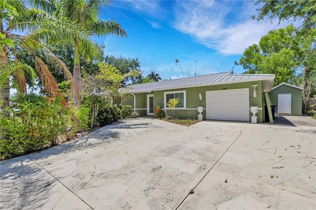 8091 San Carlos BLVD FORT MYERS, FL 33967