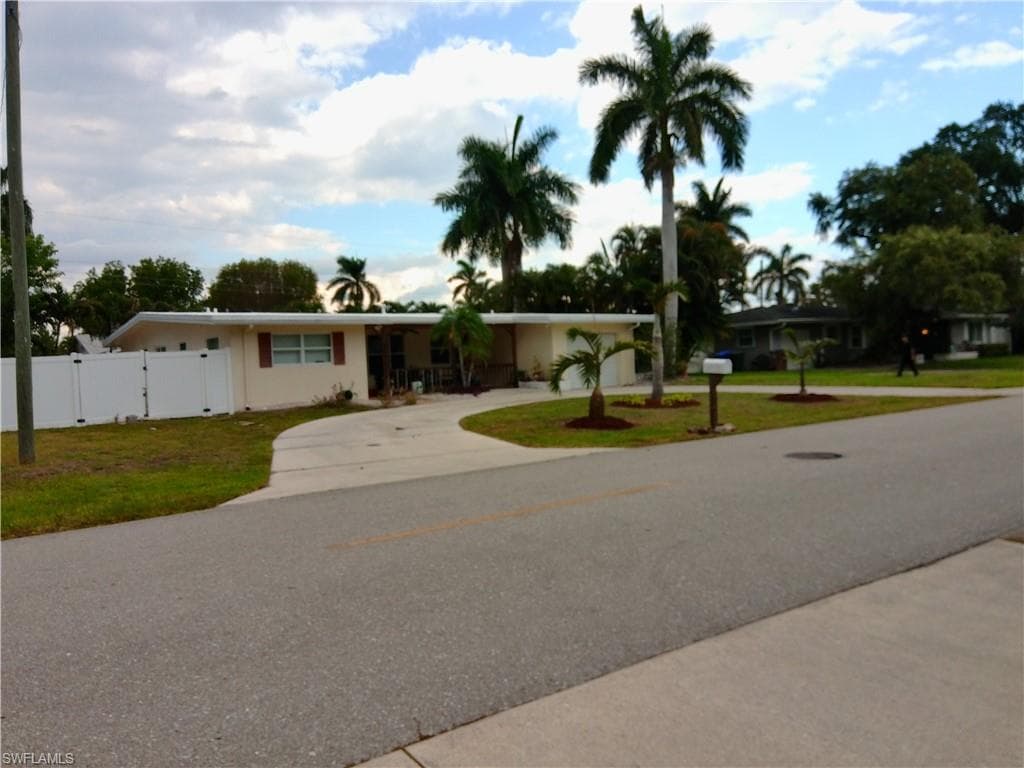 1443 Ricardo AVE FORT MYERS, FL 33901
