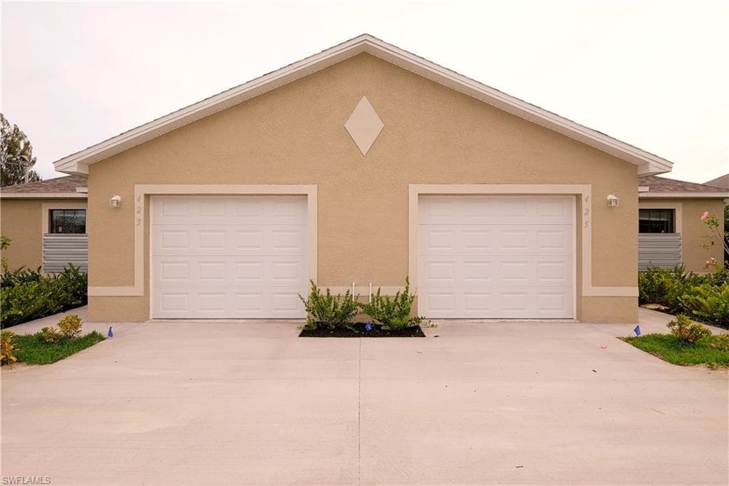 615 SE 6th TER CAPE CORAL, FL 33990