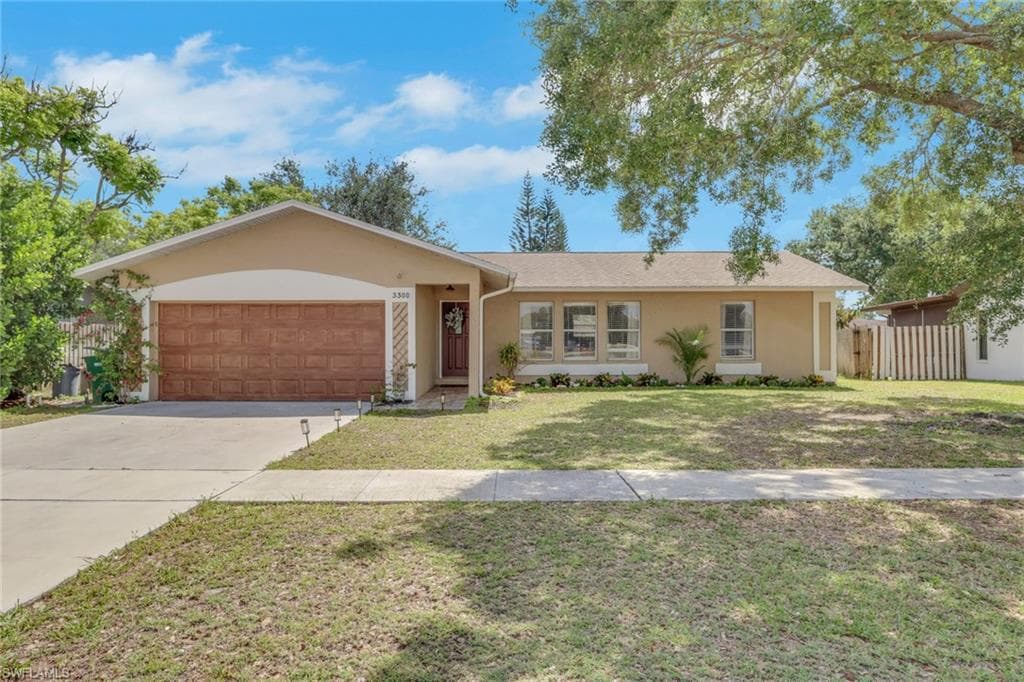 3300 Valencia DR NAPLES, FL 34120
