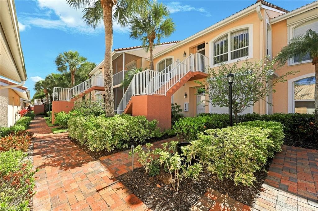 1972 Cascades DR 4 NAPLES, FL 34112