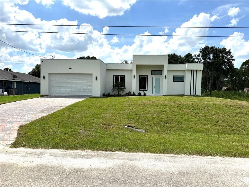 515 Broadway AVE LEHIGH ACRES, FL 33972