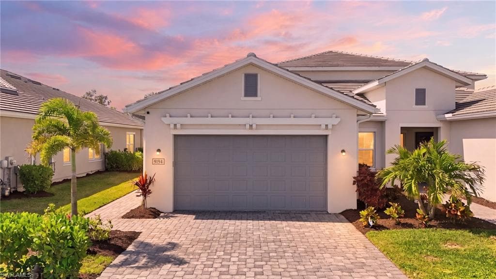 9194 Cayman DR NAPLES, FL 34114
