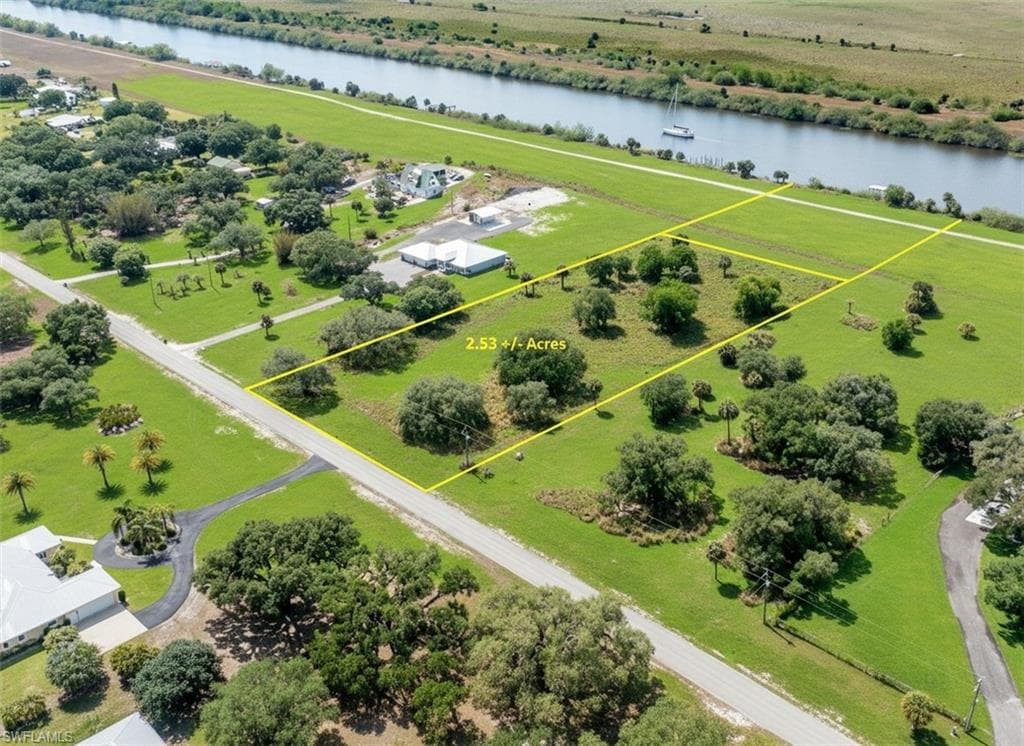 1589 Frontier CIR LABELLE, FL 33935