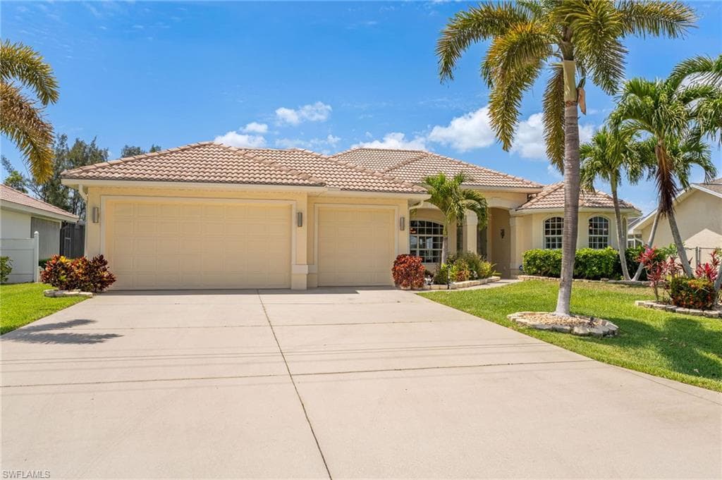 2506 Retunda PKWY W CAPE CORAL, FL 33904