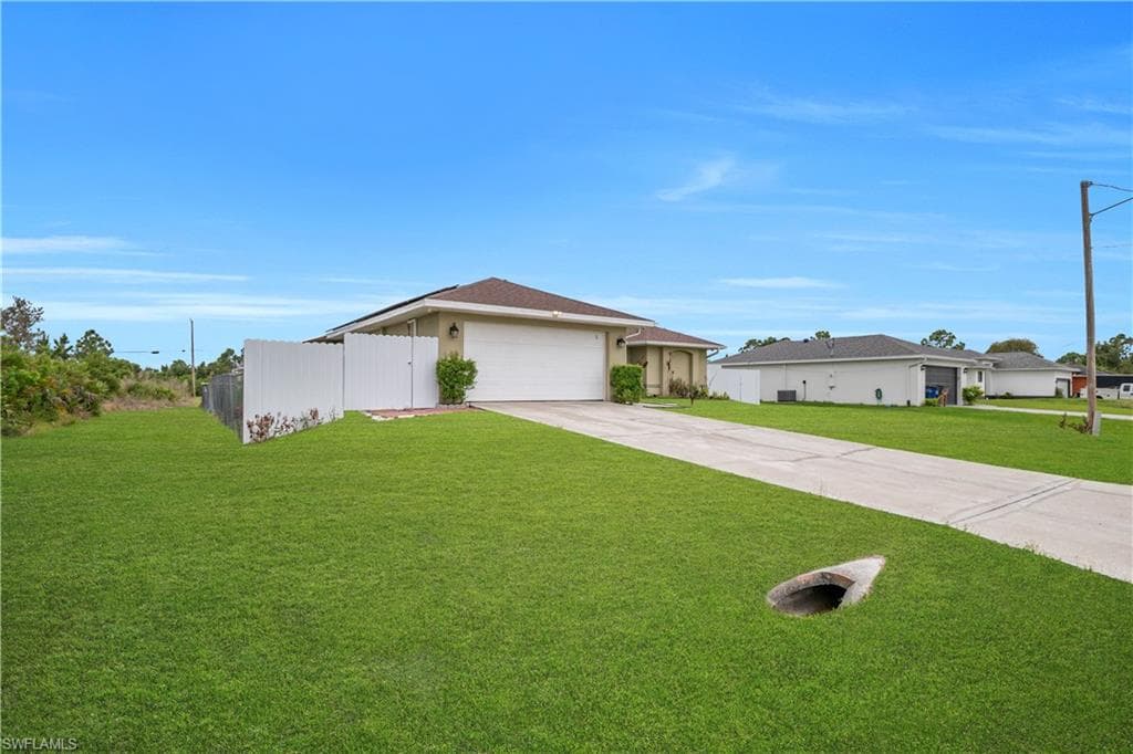 3009 30th ST W LEHIGH ACRES, FL 33971