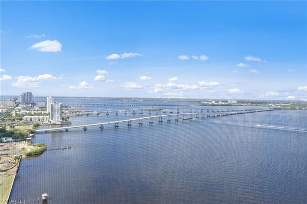 2743 1st ST 2703 FORT MYERS, FL 33916
