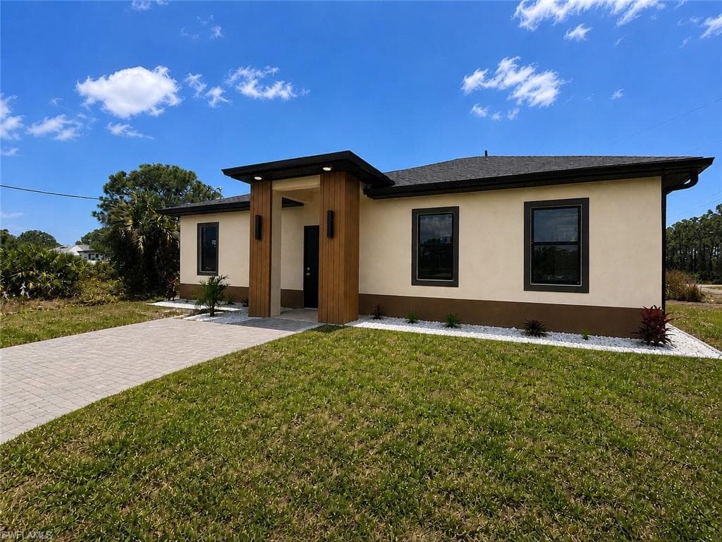 4018 10th ST SW LEHIGH ACRES, FL 33976