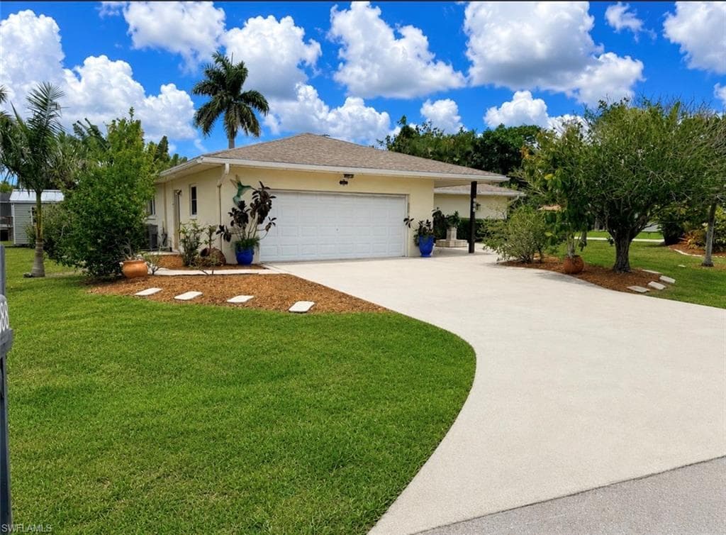 688 Valley DR BONITA SPRINGS, FL 34134