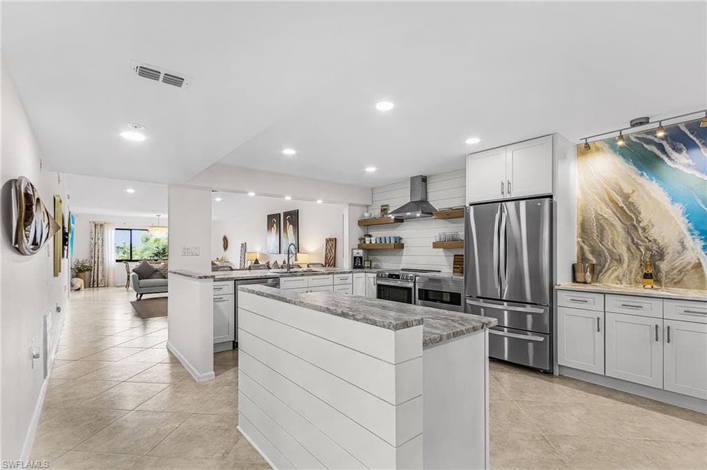 9901 Sunset Cove LN 237 FORT MYERS, FL 33919