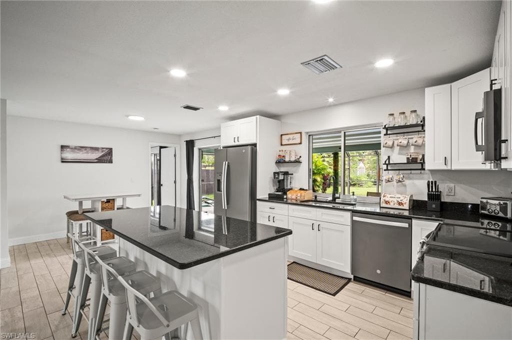 2001 Bahama AVE FORT MYERS, FL 33905