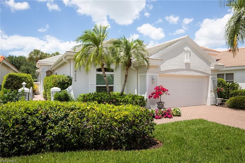 9239 Troon Lakes DR NAPLES, FL 34109