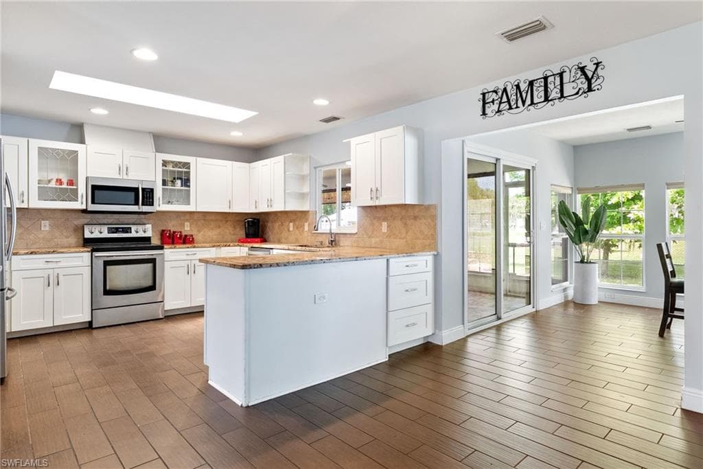 17290 Rewis RD ALVA, FL 33920