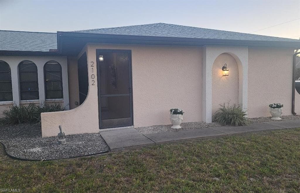 2102 SE 8th TER CAPE CORAL, FL 33990