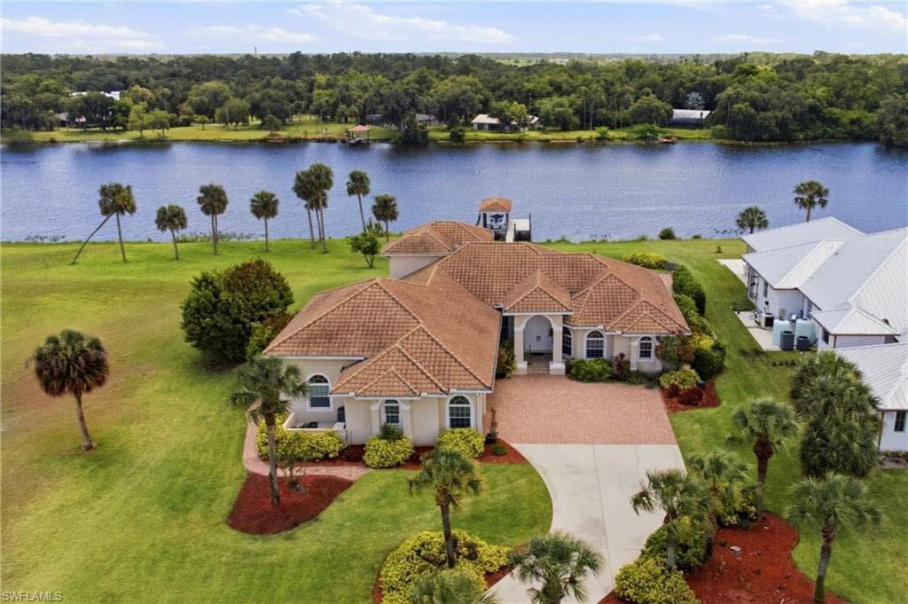 2504 Caloosa Shores DR LABELLE, FL 33935