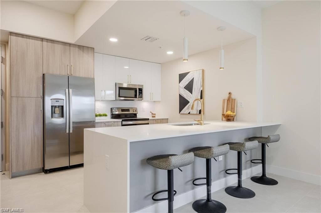 26600 ROSEWOOD POINTE DR B-105 BONITA SPRINGS, FL 34135