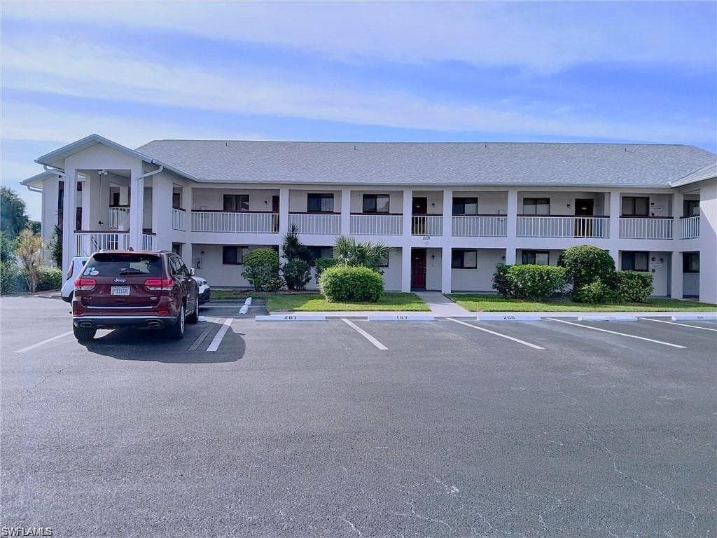 2231 5th ST 106 LEHIGH ACRES, FL 33936