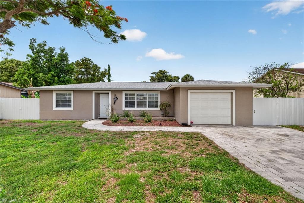 4830 Cortez CIR NAPLES, FL 34112