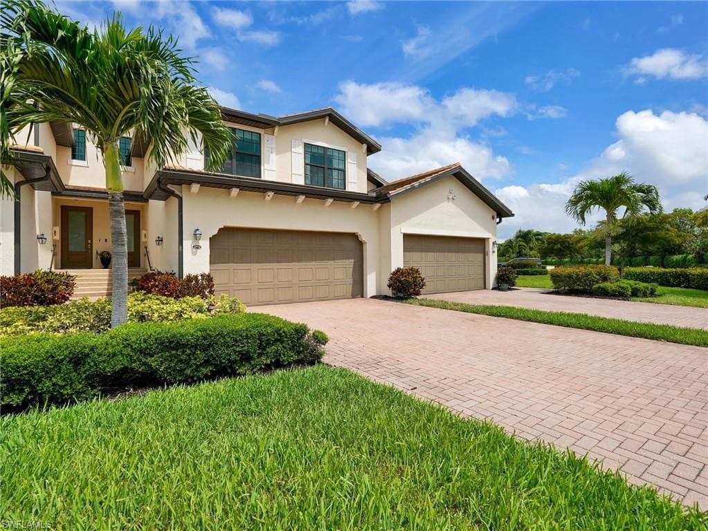 2359 Montserrat LN 202 NAPLES, FL 34120