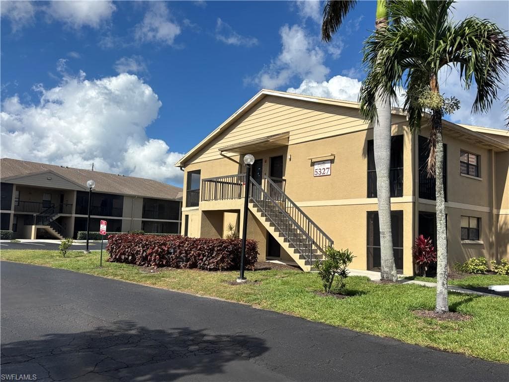 5327 Summerlin RD 2709 FORT MYERS, FL 33919