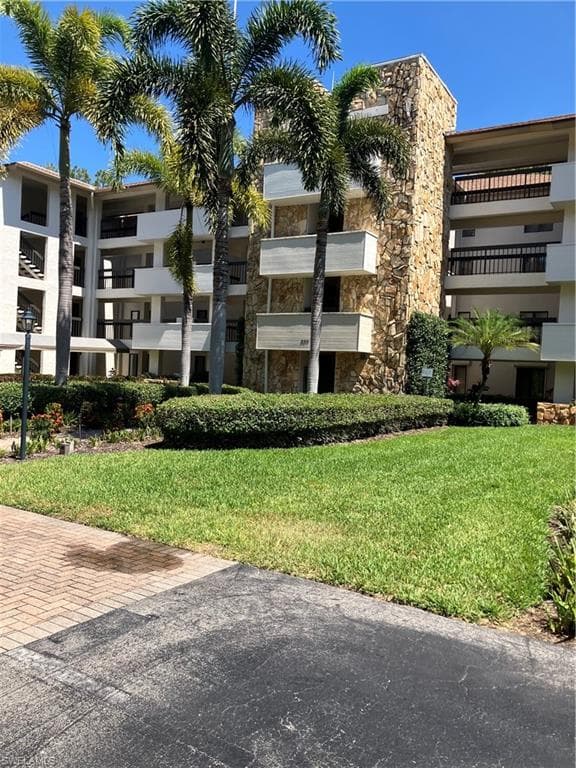 200 Wyndemere WAY B402 NAPLES, FL 34105