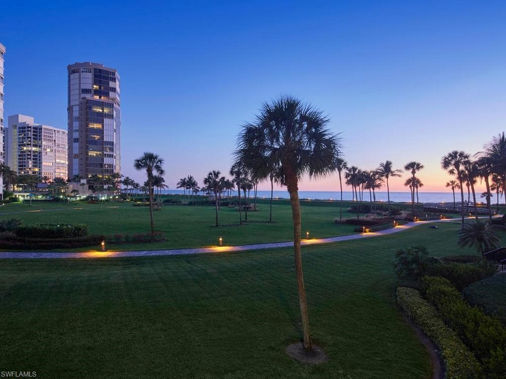 4551 Gulf Shore BLVD N 204 NAPLES, FL 34103