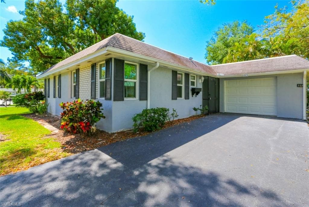 225 Georgetown BLVD NAPLES, FL 34112