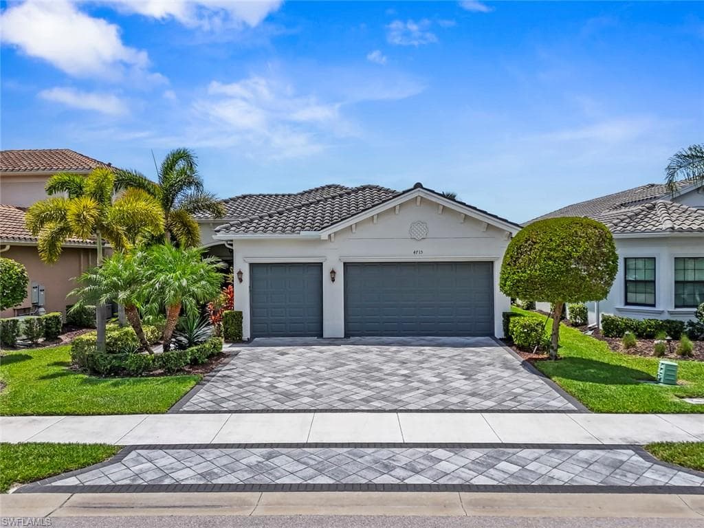 4715 Kensington CIR NAPLES, FL 34119