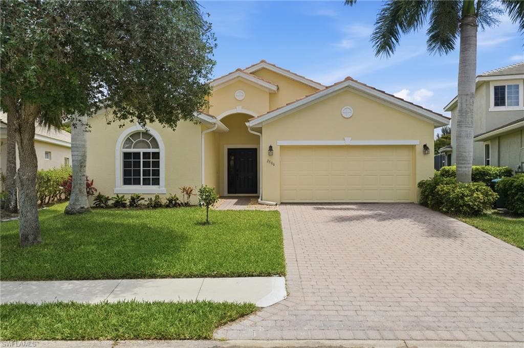 2506 Blackburn CIR CAPE CORAL, FL 33991