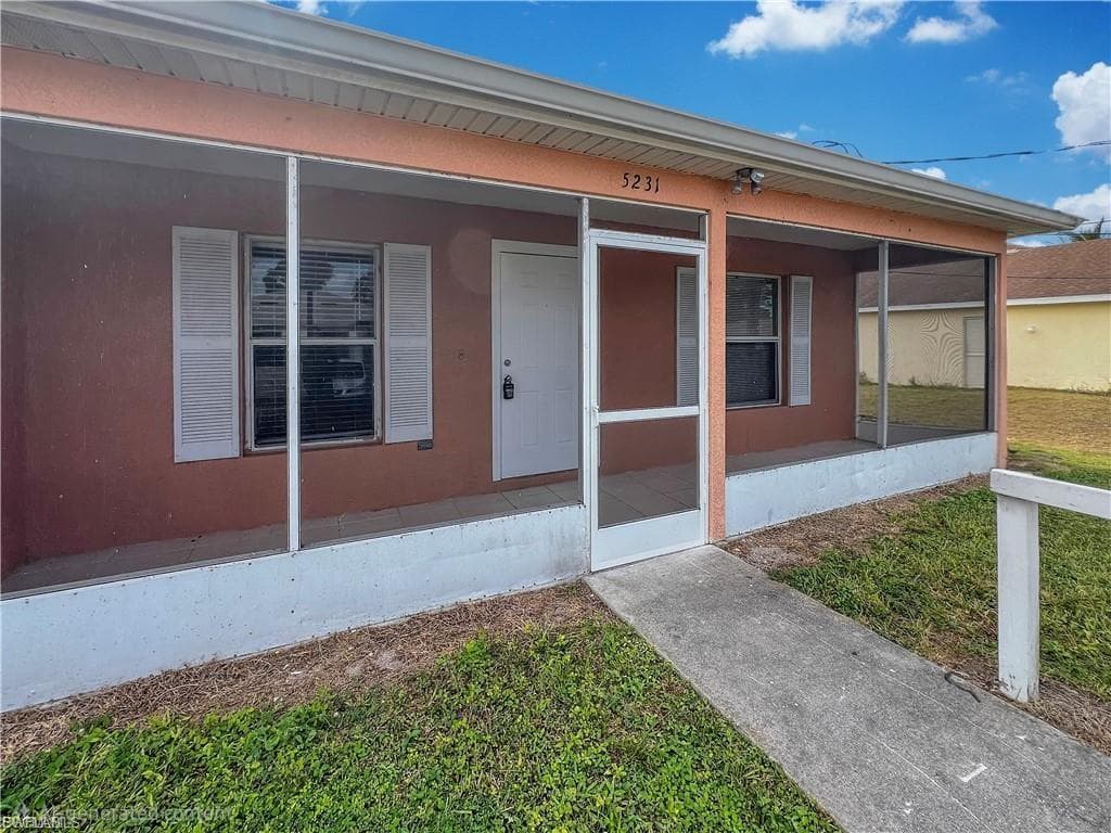 5231 27th ST SW LEHIGH ACRES, FL 33973
