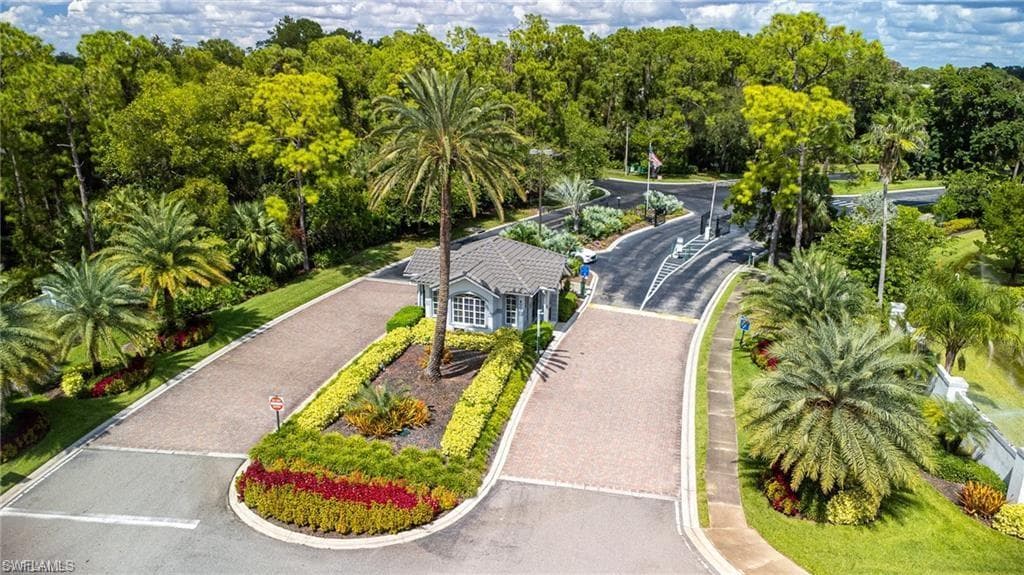 705 Luisa LN 822 NAPLES, FL 34104