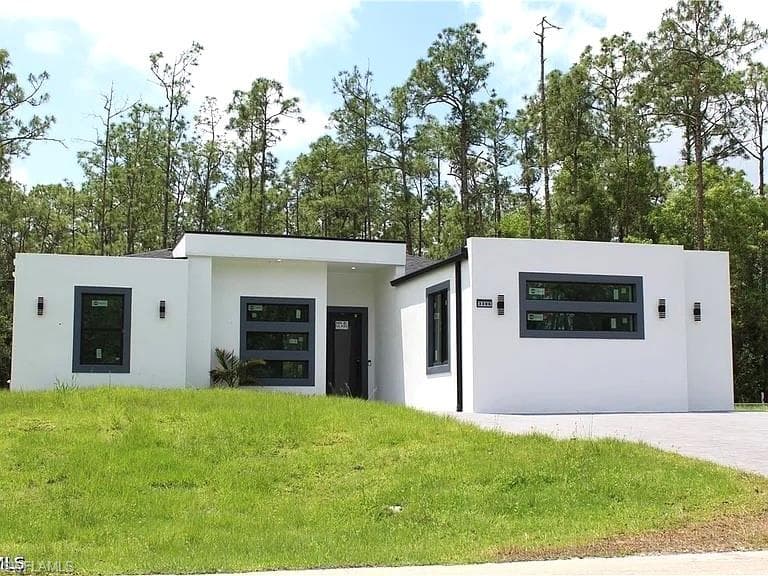 3306 E 2nd ST LEHIGH ACRES, FL 33936